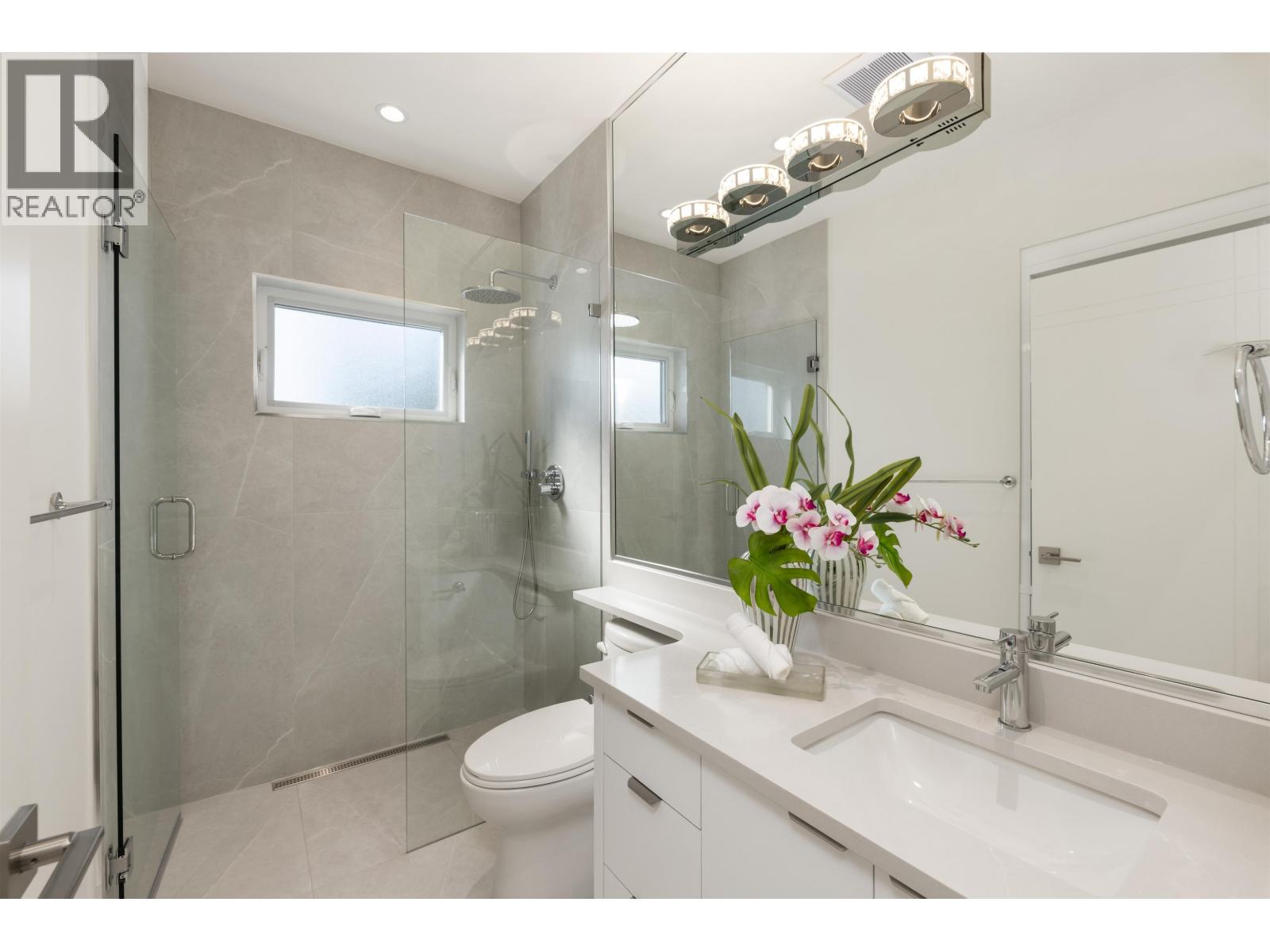 806 Montroyal Boulevard, North Vancouver, British Columbia  V7R 2G6 - Photo 34 - R3168016