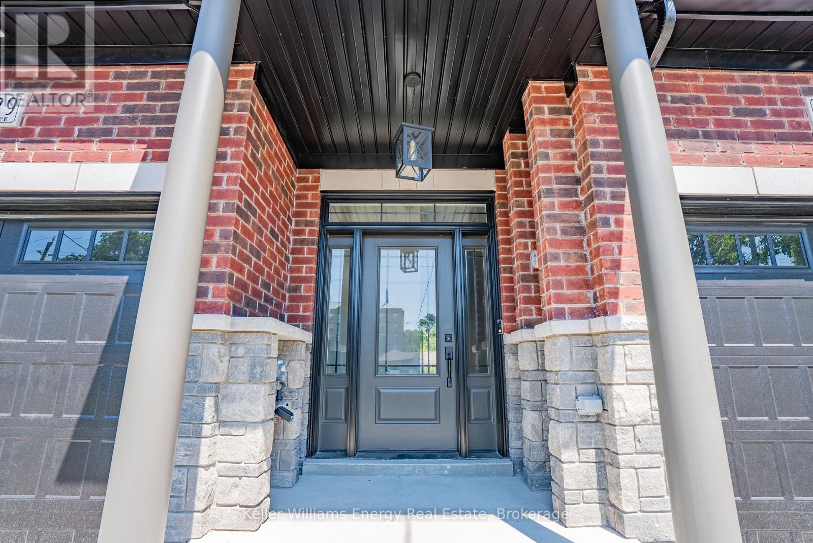 127 Hickory Street N, Whitby, Ontario  L1N 3X6 - Photo 3 - E13563714