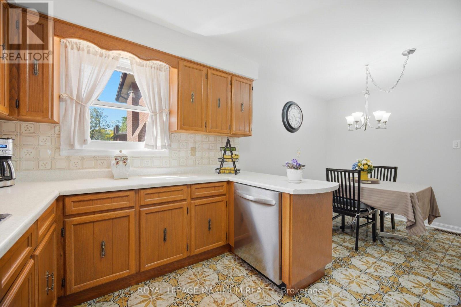 255 John Street, Toronto, Ontario  M9N 1K1 - Photo 14 - W13825956