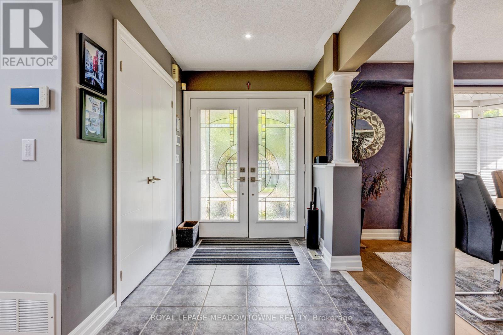116 Dixon Drive, Milton, Ontario  L9T 5P7 - Photo 3 - W13826006