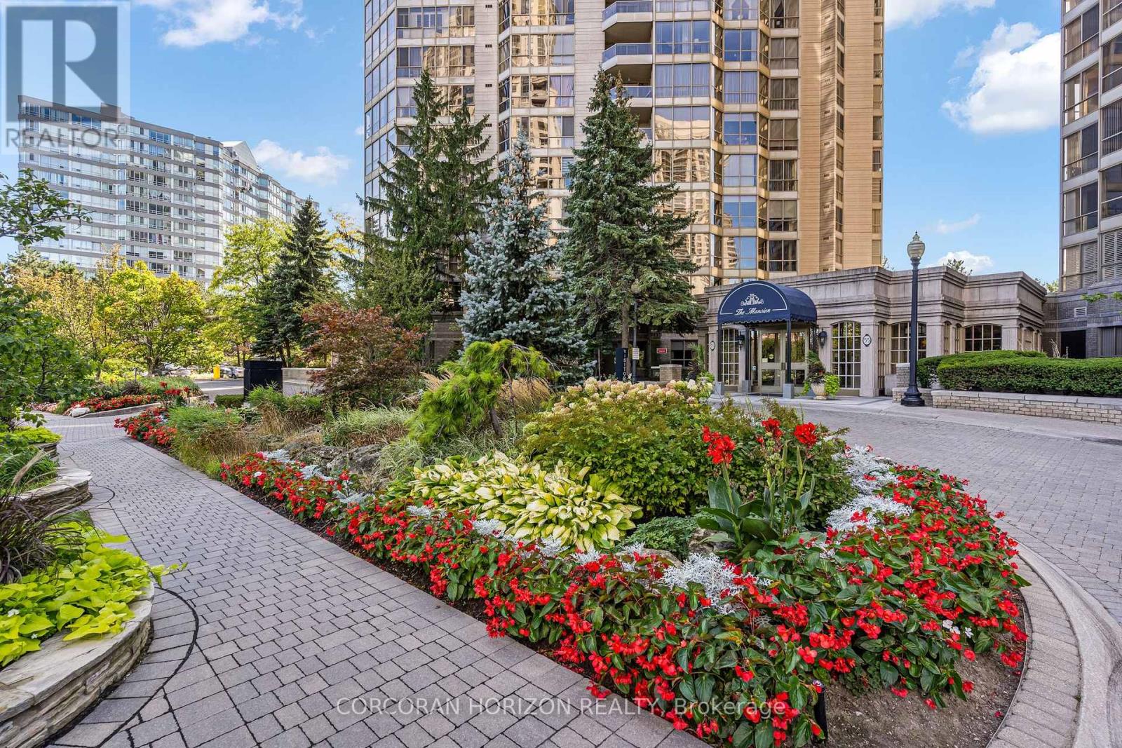 1604 - 55 Kingsbridge Garden Circle, Mississauga, Ontario  L5R 1Y1 - Photo 2 - W13826078