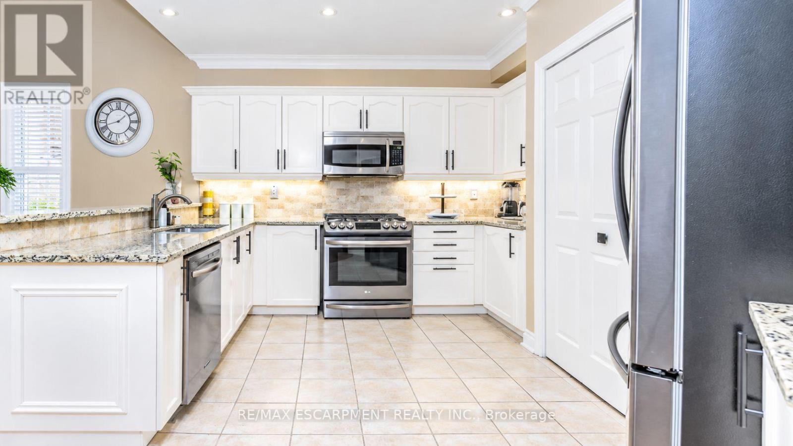151 Moore Crescent, Hamilton, Ontario  L9G 4Z9 - Photo 9 - X13769478