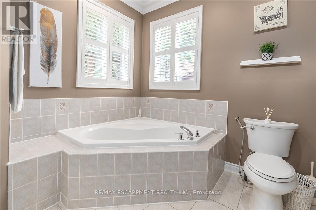151 Moore Crescent, Hamilton, Ontario  L9G 4Z9 - Photo 18 - X13769478