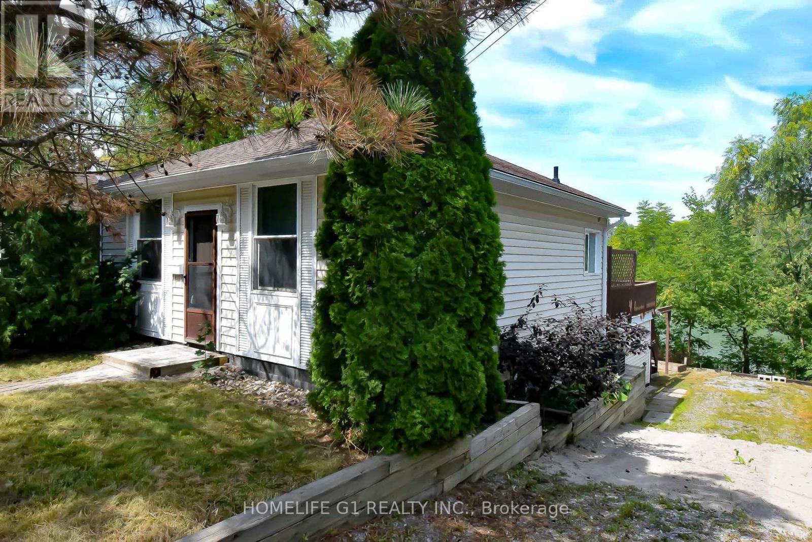 54 Riverside Drive W, Welland, Ontario  L3C 5E2 - Photo 1 - X13825936