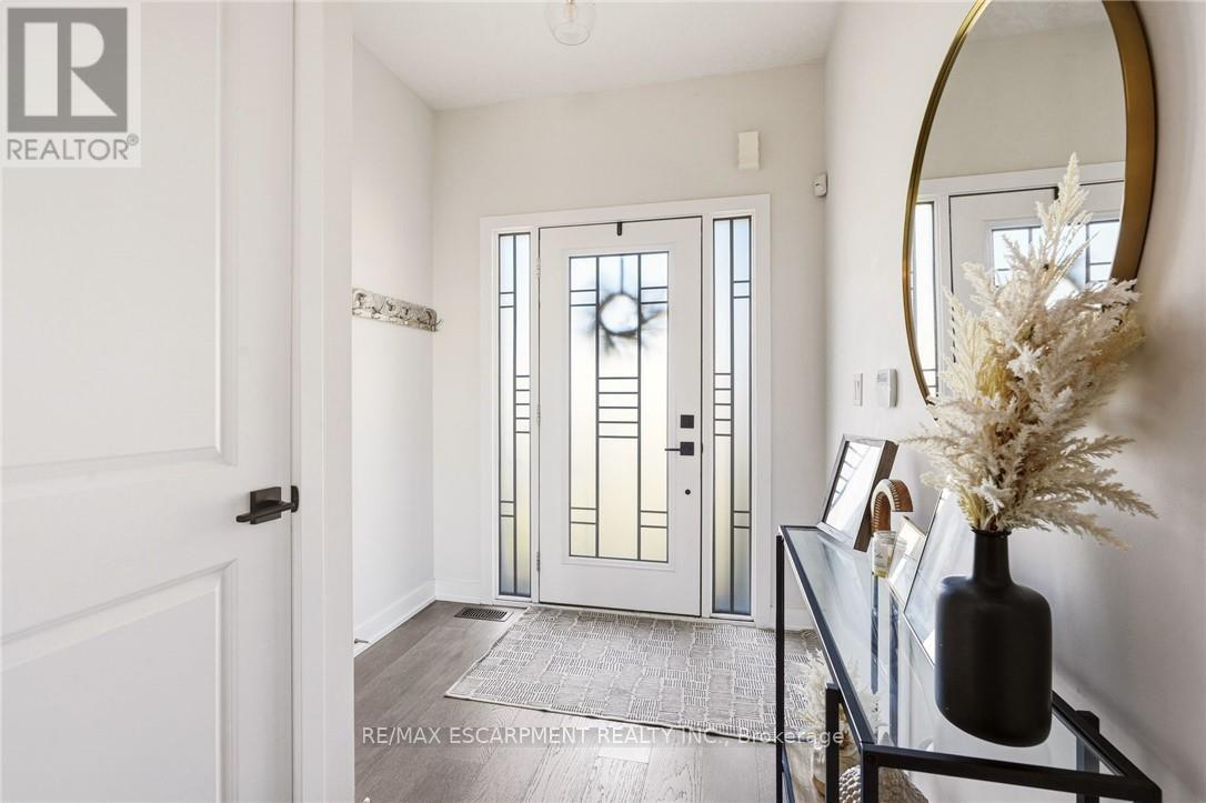 58 Starling Drive, Hamilton, Ontario  L9A 0C5 - Photo 4 - X13825954