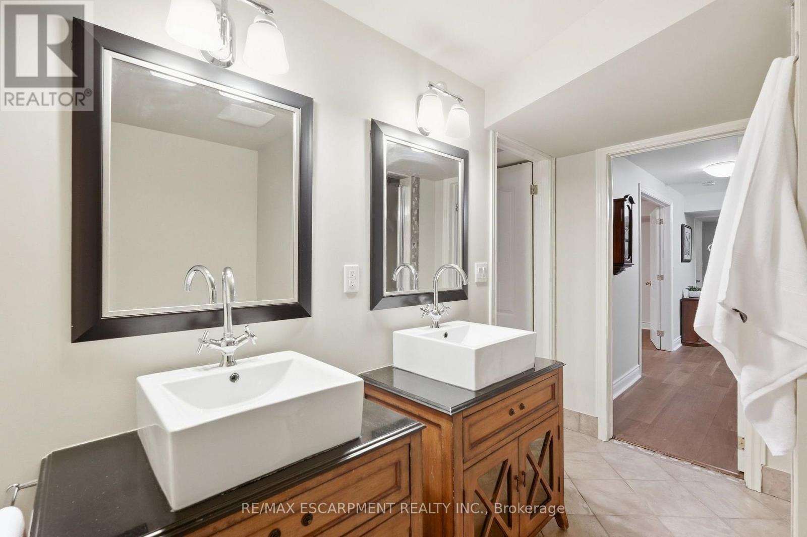 4 Summit Drive, Hamilton, Ontario  L8B 0E4 - Photo 40 - X13825988