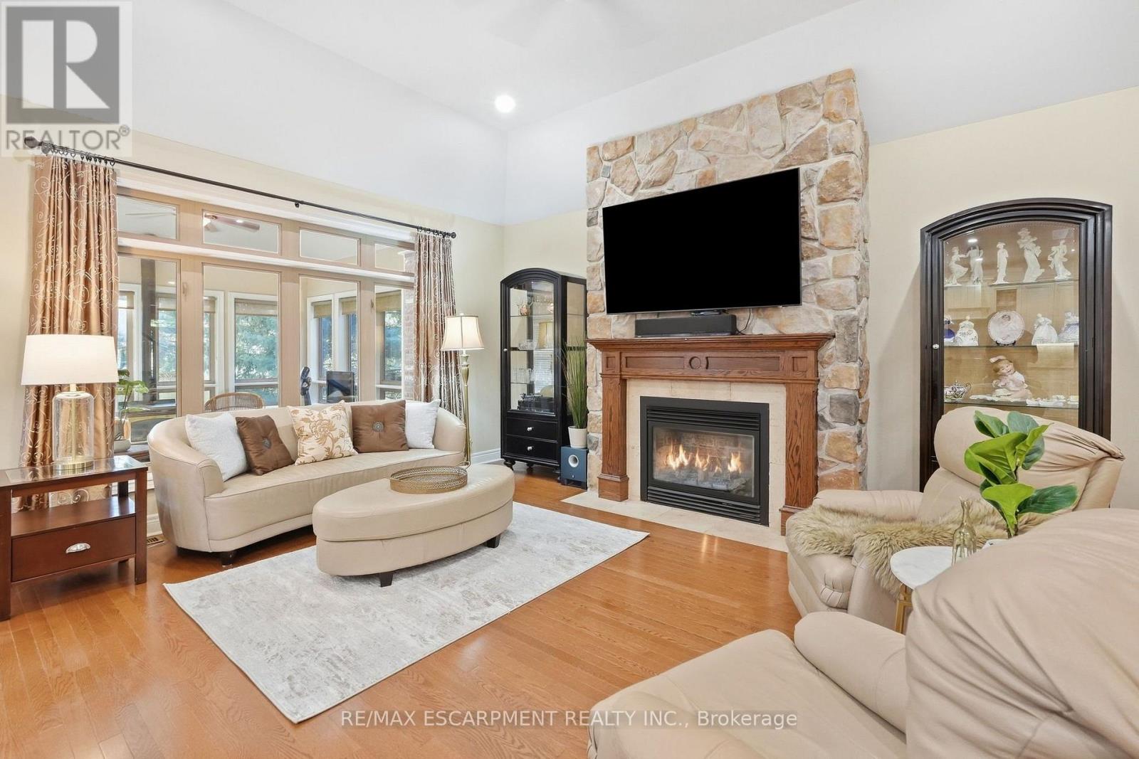 4 Summit Drive, Hamilton, Ontario  L8B 0E4 - Photo 7 - X13825988