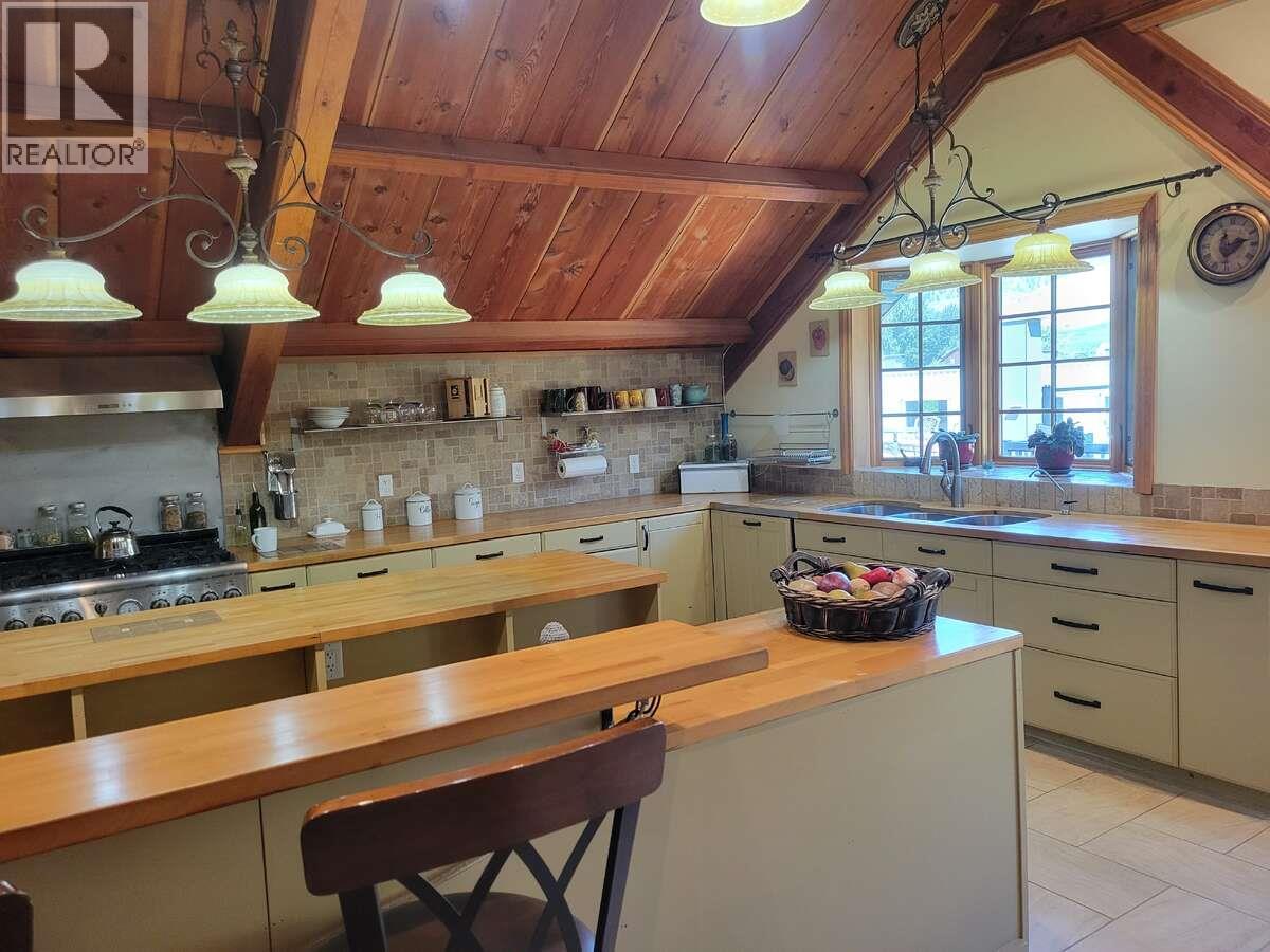 2626 Middle Bench Road, Keremeos, British Columbia  V0X 1N2 - Photo 11 - 10355076
