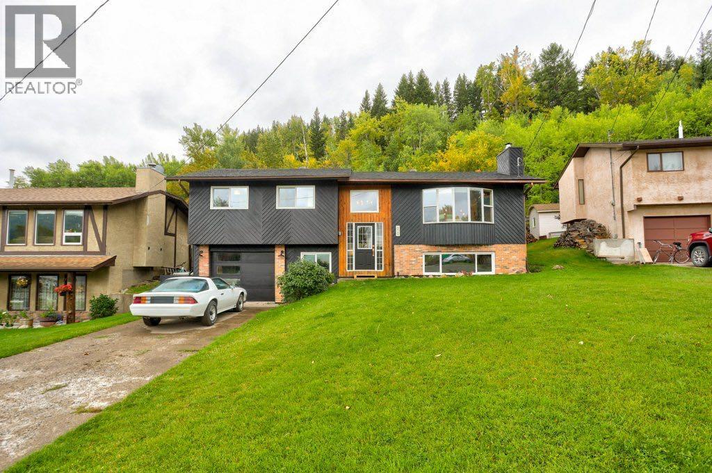 609 230 Street, Hillcrest, Alberta  T0K 1C0 - Photo 1 - A2347045