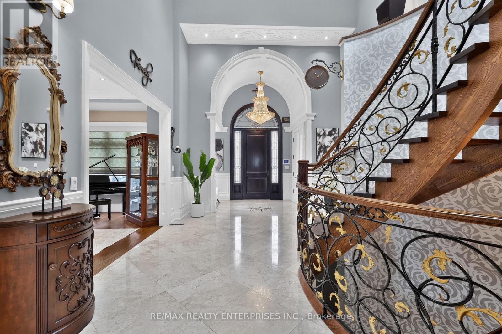 2513 SHARON CRESCENT Mississauga (Erindale) Ontario Canada L5C1Y9 5
