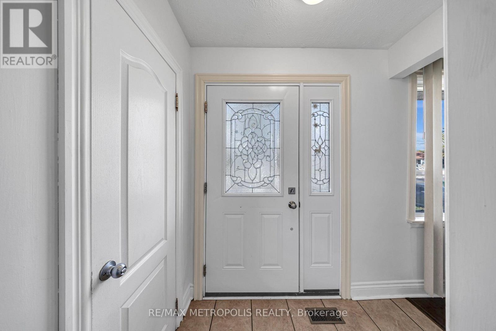 Main - 147 Vodden Street E, Brampton, Ontario  L6V 1M6 - Photo 5 - W13826148