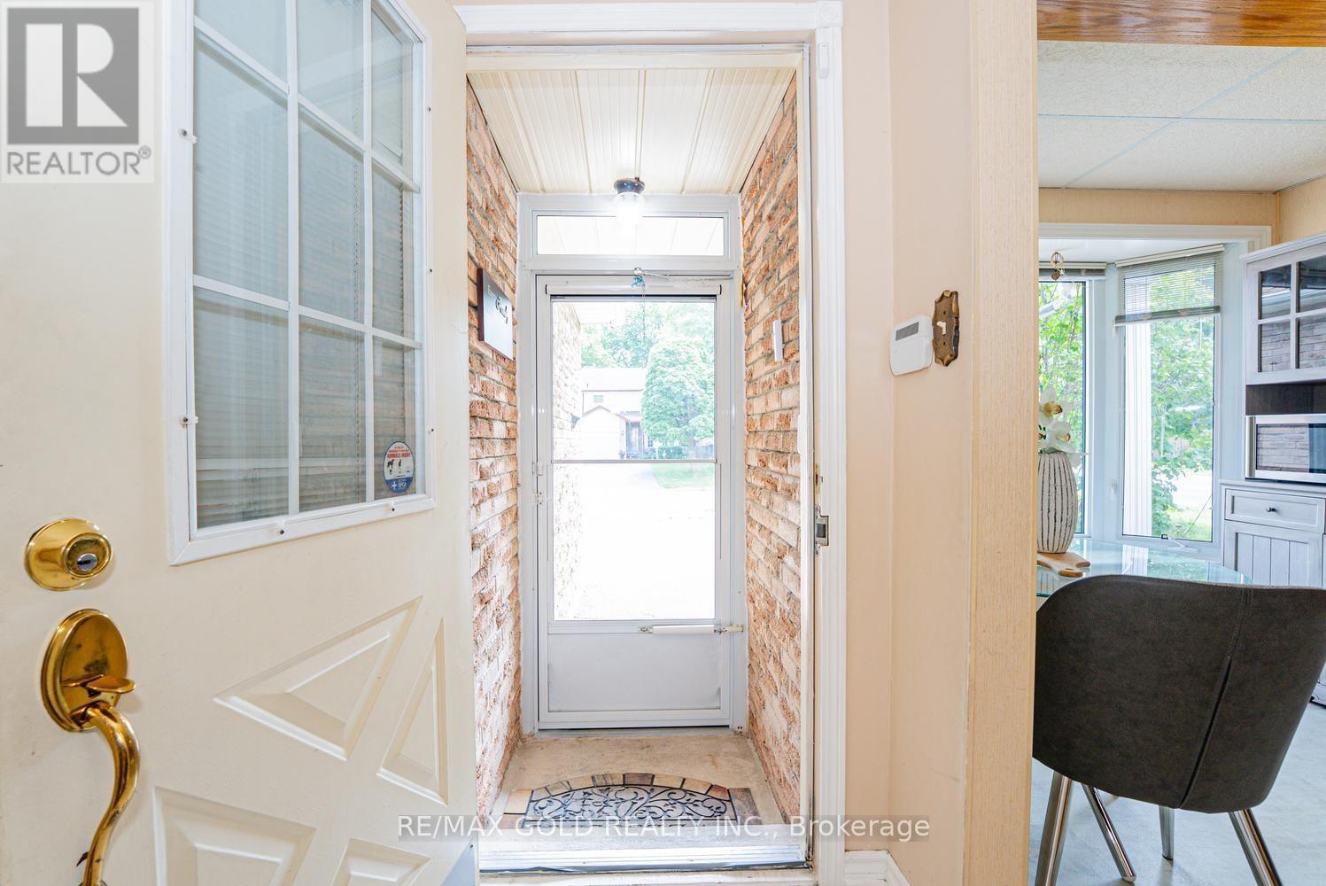1 Wolverton Crescent, Brampton, Ontario  L6S 3L1 - Photo 4 - W13826176