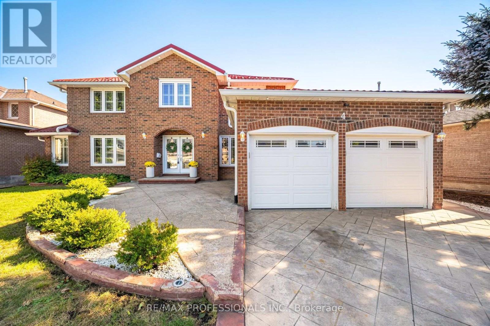 4 MCFADDEN DRIVE, Brampton, Ontario