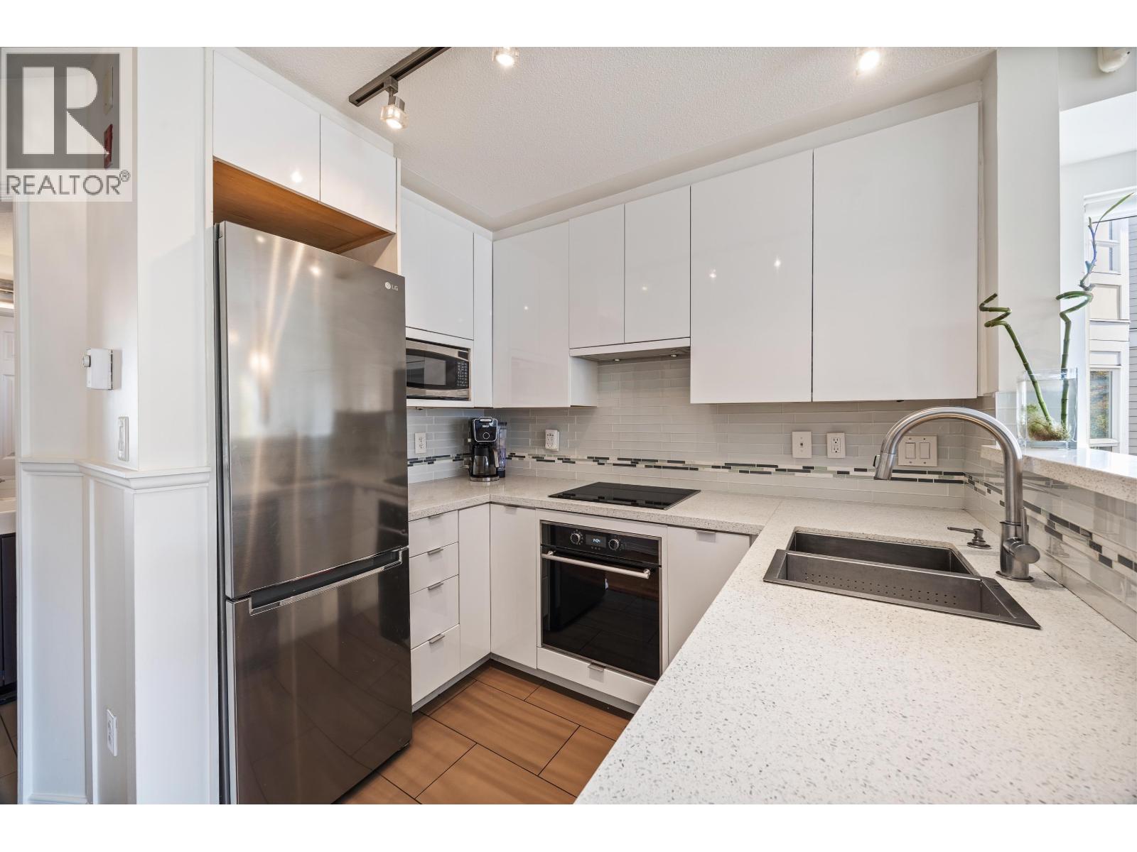316 2565 W Broadway Street, Vancouver, British Columbia V6K 2E9 - Photo 3 - R3169260
