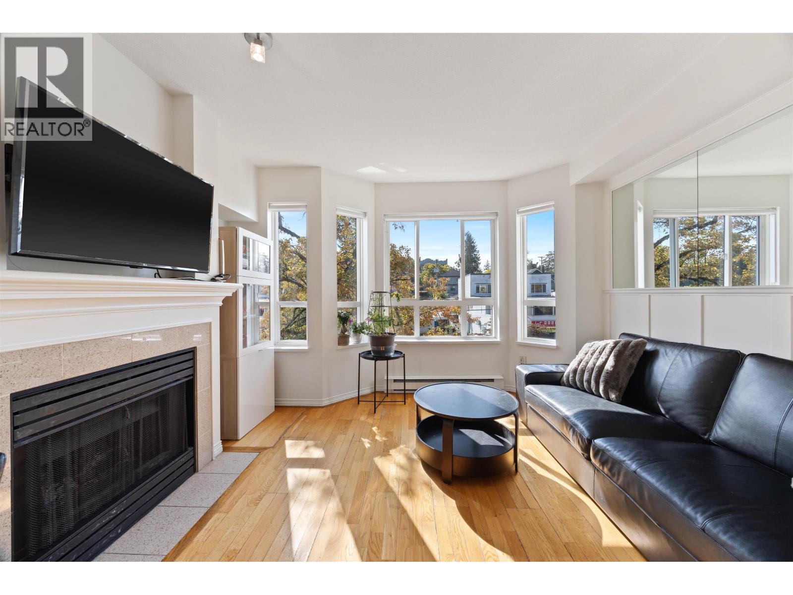 316 2565 W Broadway Street, Vancouver, British Columbia V6K 2E9 - Photo 2 - R3169260