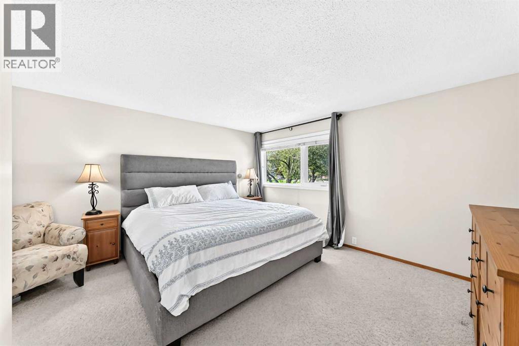 12 Cantrell Bay Sw, Calgary, Alberta  T2W 2C2 - Photo 20 - A2345533