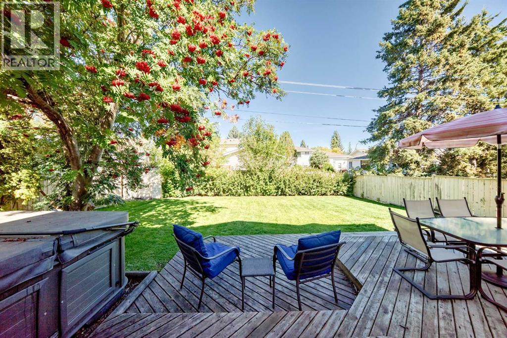 12 Cantrell Bay Sw, Calgary, Alberta  T2W 2C2 - Photo 37 - A2345533