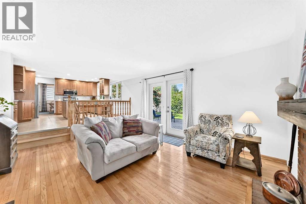 12 Cantrell Bay Sw, Calgary, Alberta  T2W 2C2 - Photo 15 - A2345533