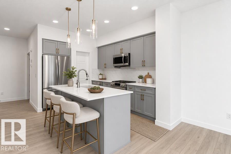 913 19 AV NW
