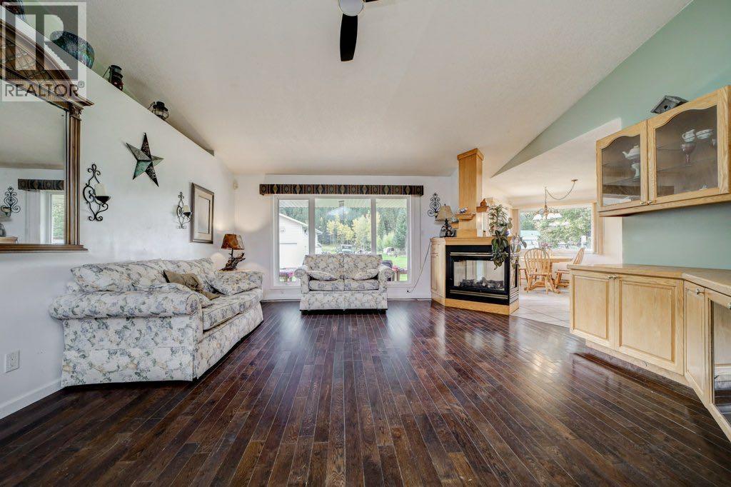 6018 16 Avenue, Coleman, Alberta  T0K 0M0 - Photo 4 - A2347402