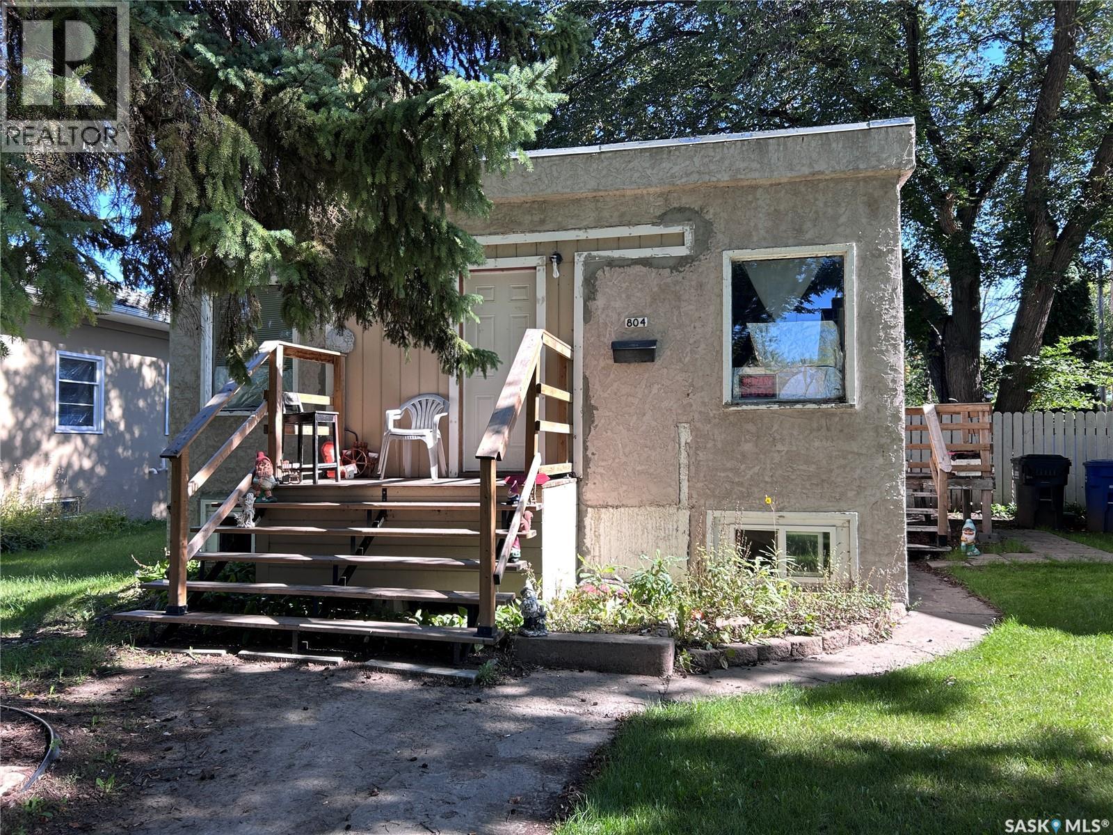 804 F Avenue N, Saskatoon, Saskatchewan  S7L 1W5 - Photo 1 - SK049220