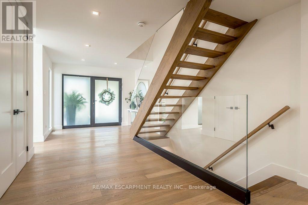 2473 Woburn Crescent, Oakville, Ontario  L6L 5E8 - Photo 4 - W13826252
