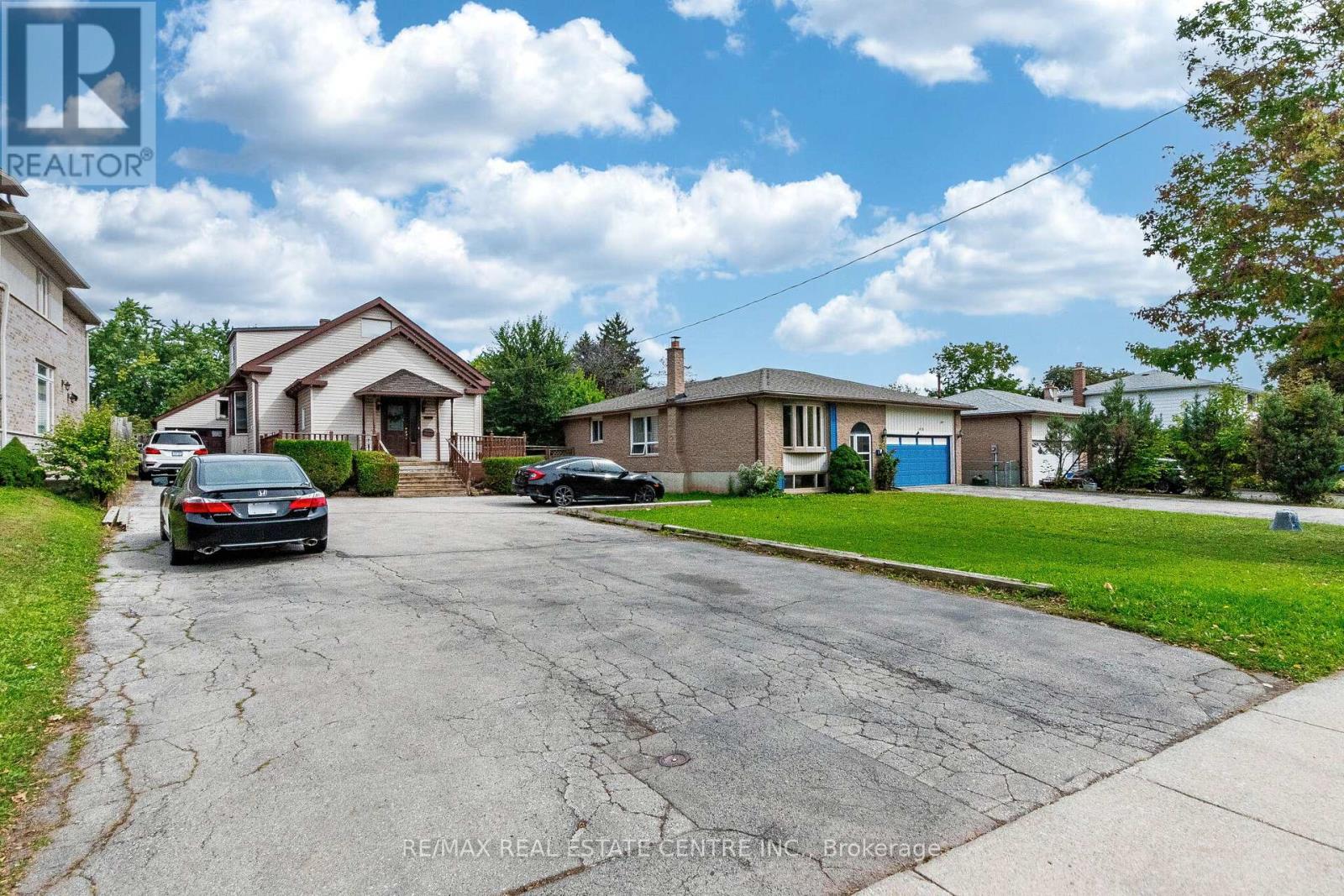 1423 Sixth Line, Oakville, Ontario  L6H 1X6 - Photo 2 - W13826312