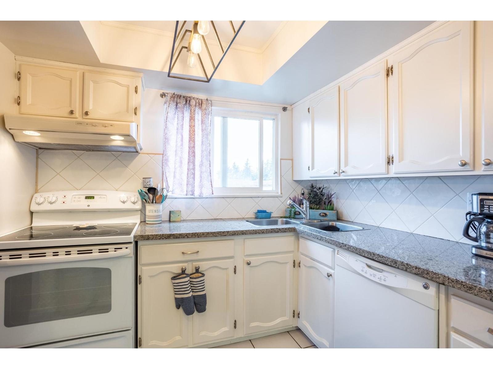 301 1390 Martin Street, White Rock, British Columbia  V4B 3W5 - Photo 13 - R3169008