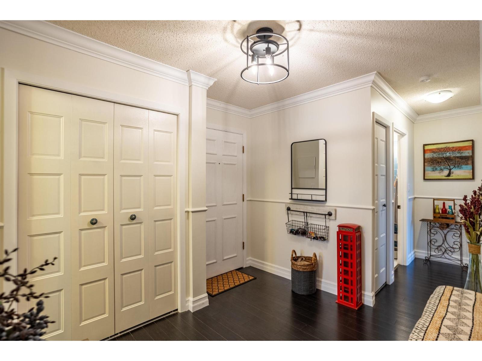 301 1390 Martin Street, White Rock, British Columbia  V4B 3W5 - Photo 3 - R3169008