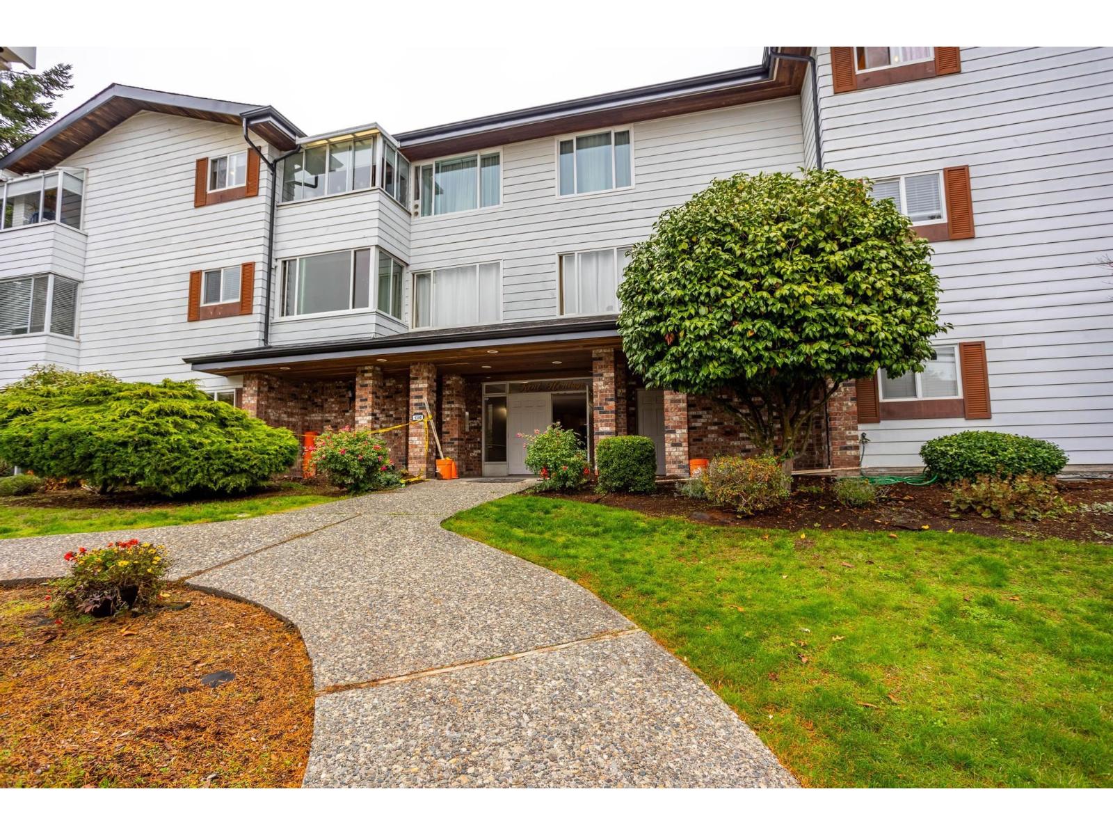 301 1390 Martin Street, White Rock, British Columbia  V4B 3W5 - Photo 2 - R3169008