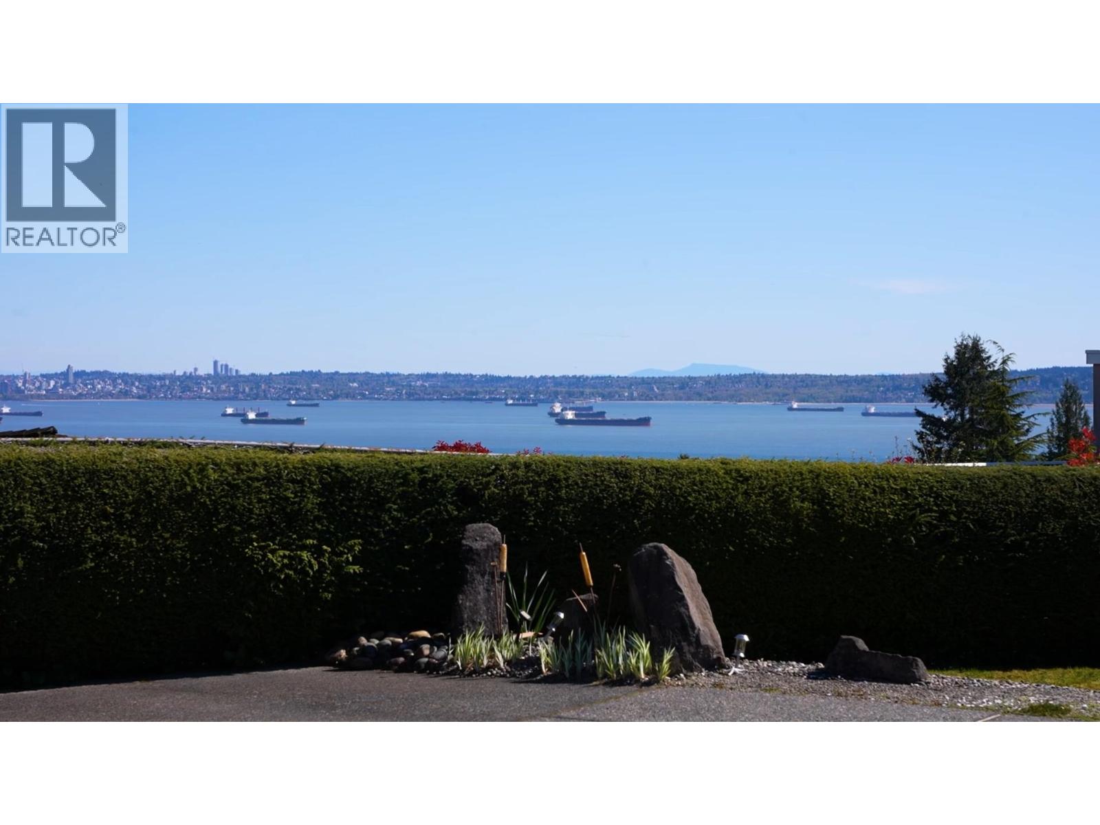 4211 ROCKRIDGE CRESCENT, West Vancouver, British Columbia