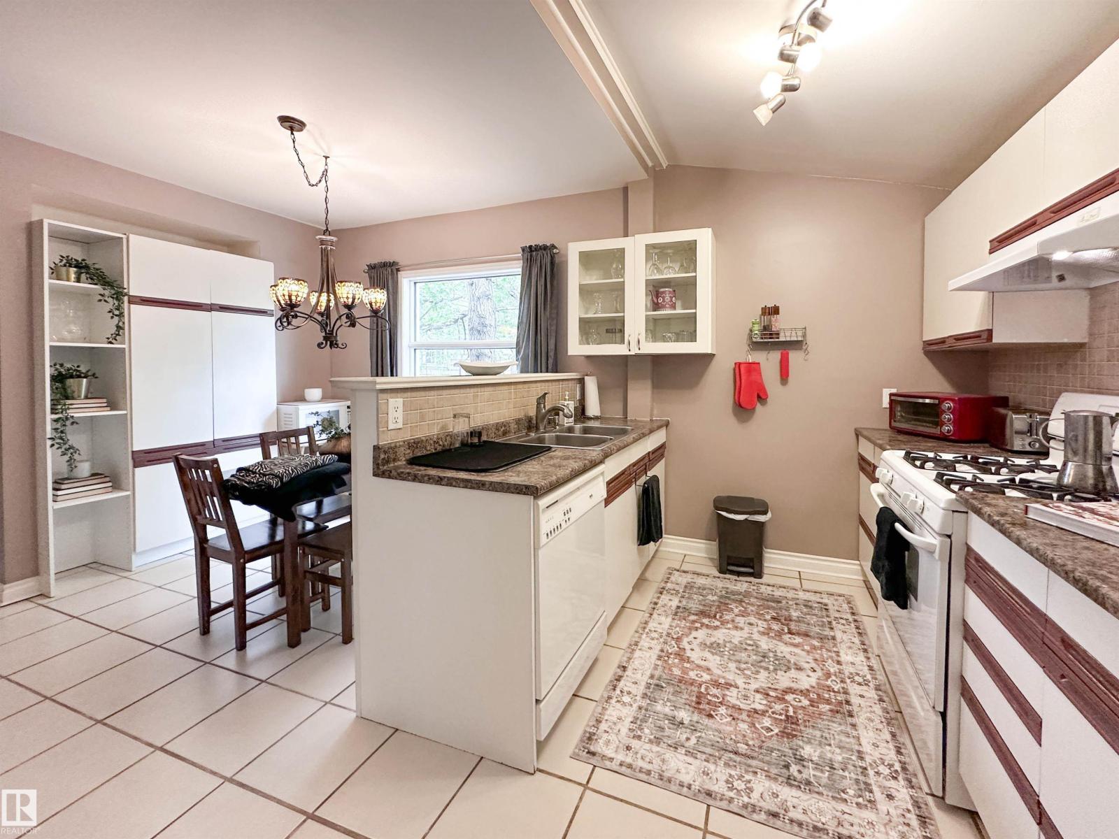 11825 80 ST NW