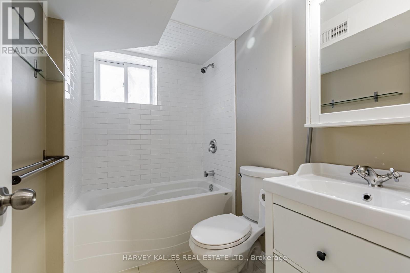 313 Glenholme Avenue, Toronto, Ontario  M6E 3E2 - Photo 14 - C13826346