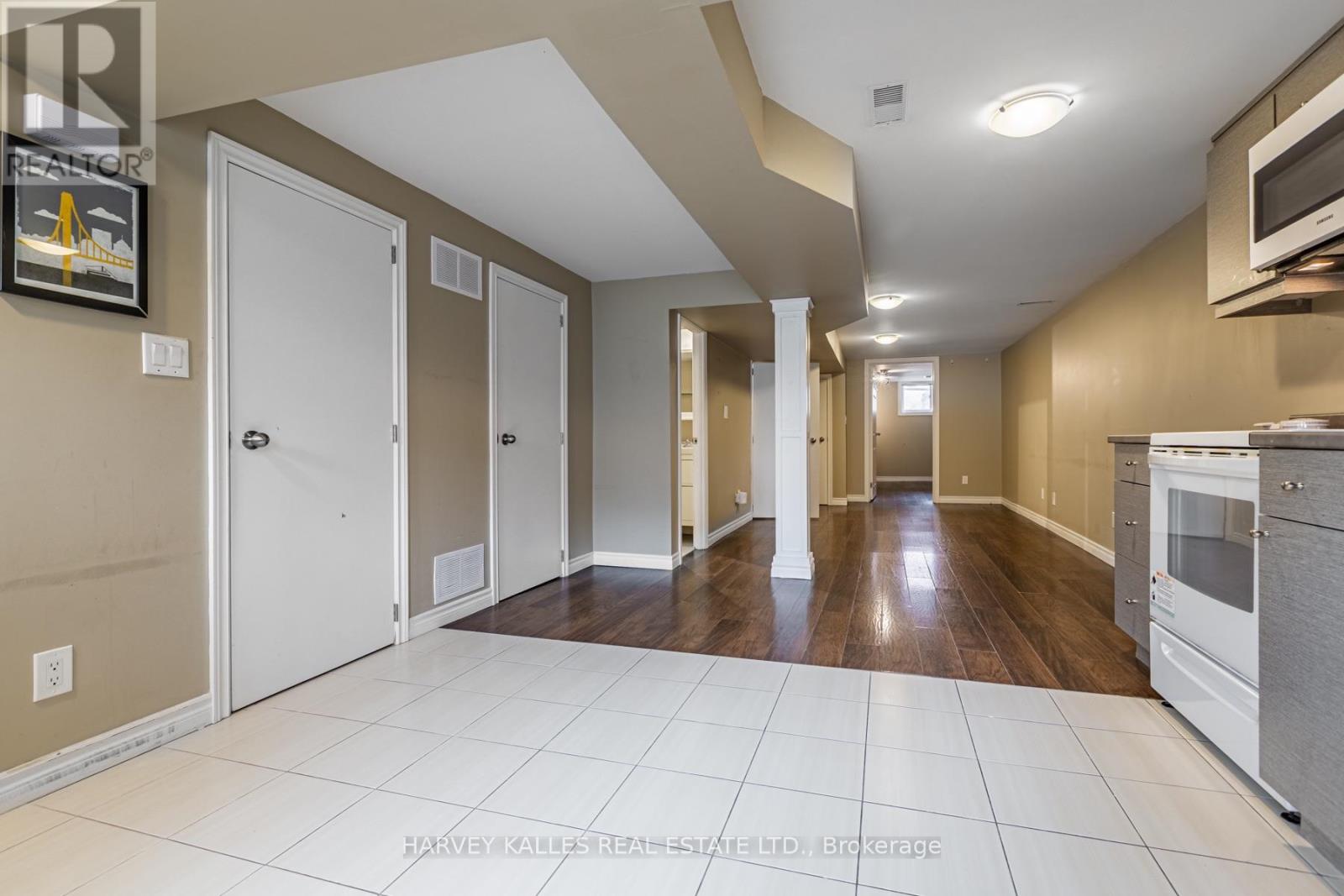 313 Glenholme Avenue, Toronto, Ontario  M6E 3E2 - Photo 4 - C13826346