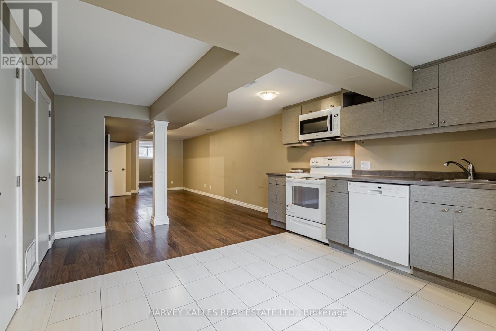 313 Glenholme Avenue, Toronto, Ontario  M6E 3E2 - Photo 8 - C13826346