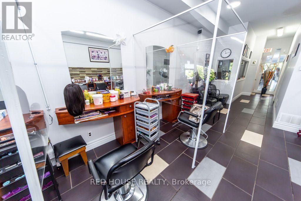 1533 O'connor Drive, Toronto, Ontario  M4B 2V7 - Photo 11 - E13826354