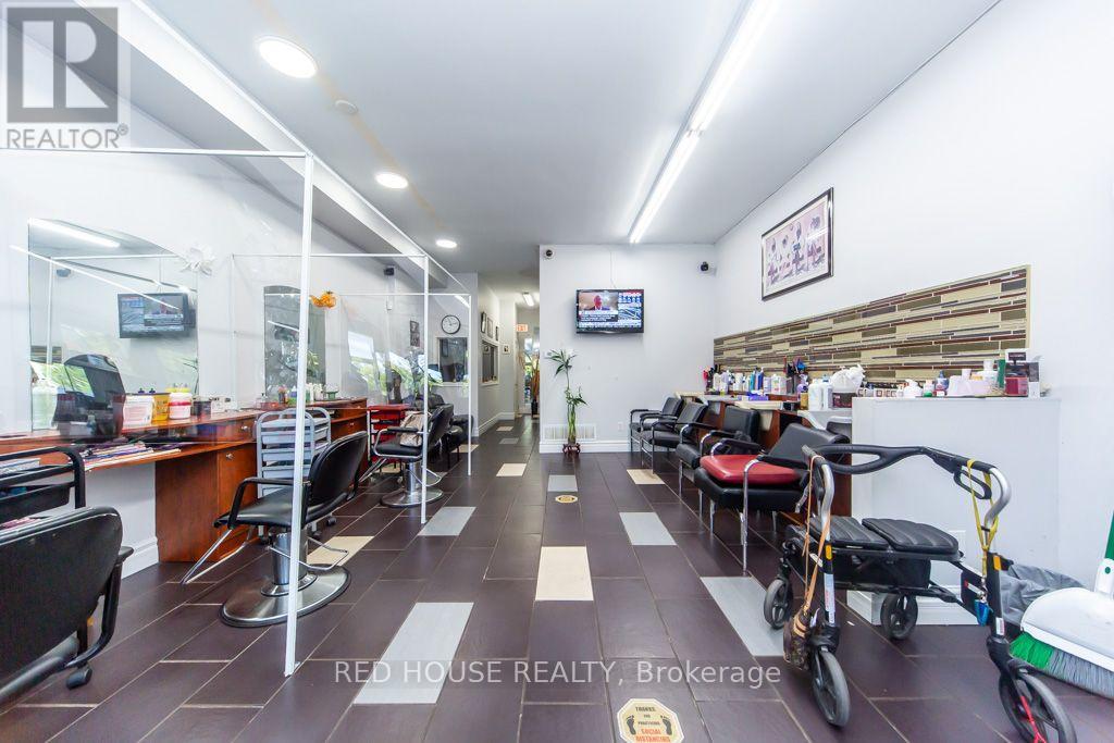 1533 O'connor Drive, Toronto, Ontario  M4B 2V7 - Photo 9 - E13826354