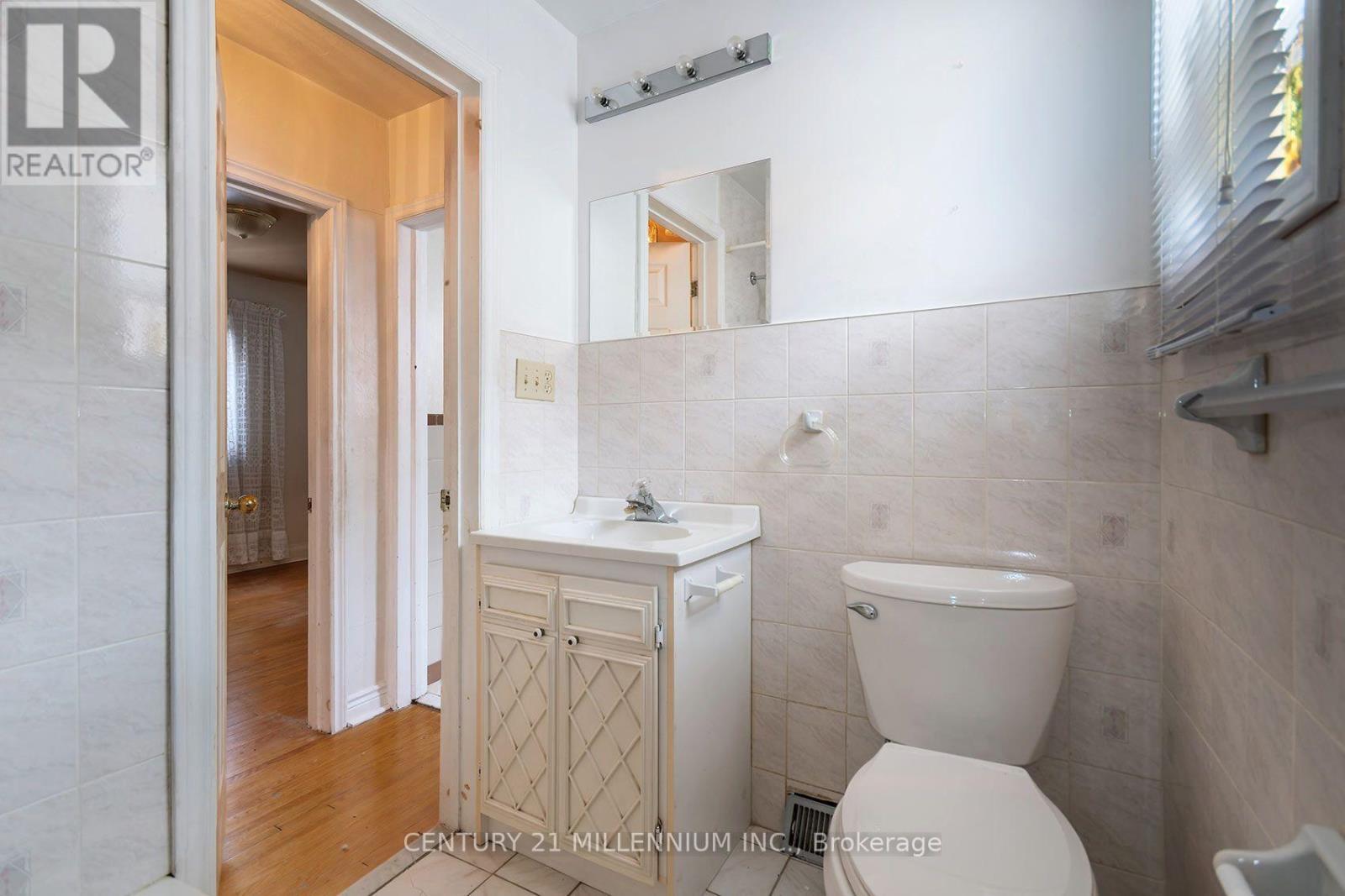 16 Rochdale Avenue, Toronto, Ontario  M6E 1X2 - Photo 19 - W13826378