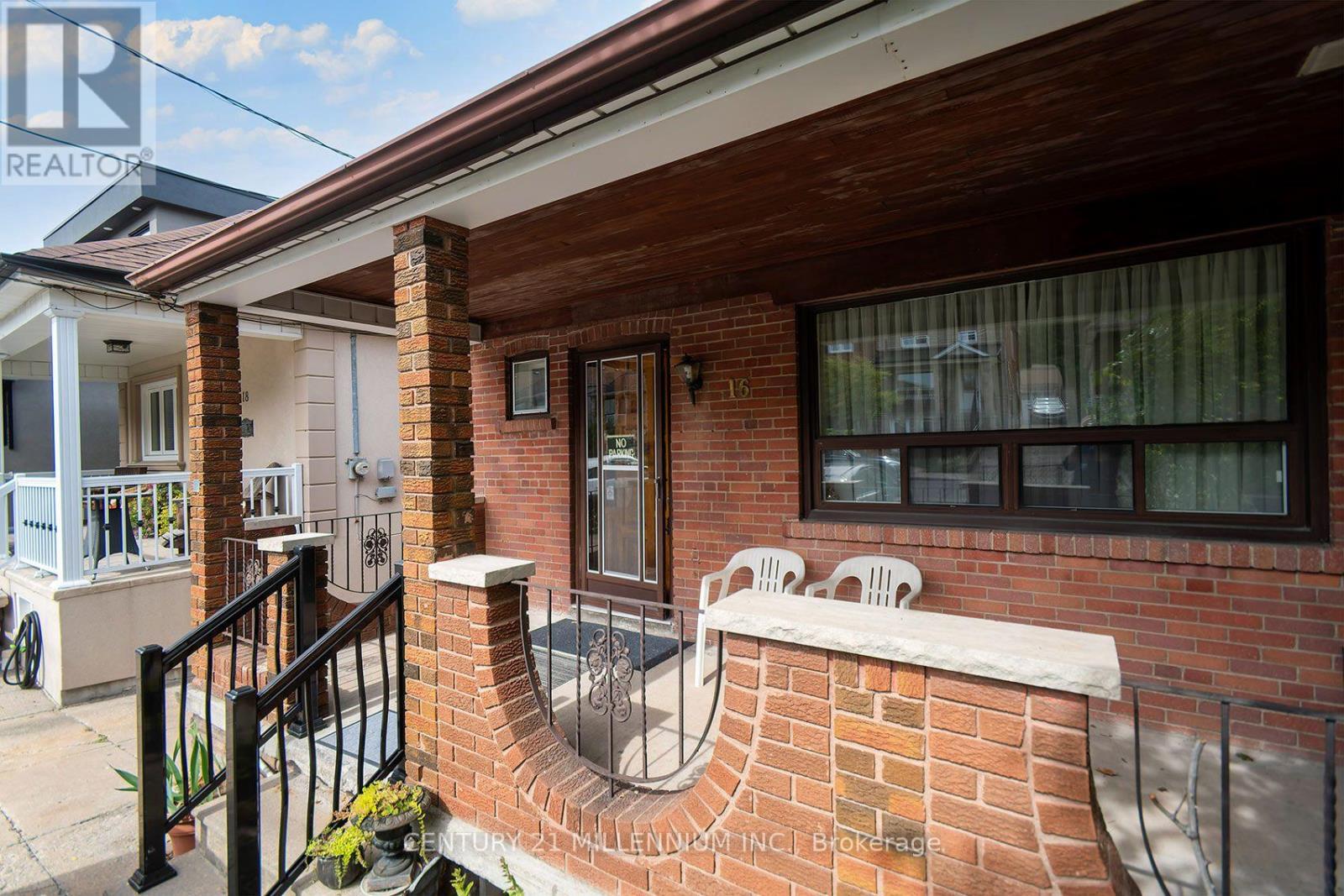 16 Rochdale Avenue, Toronto, Ontario  M6E 1X2 - Photo 2 - W13826378