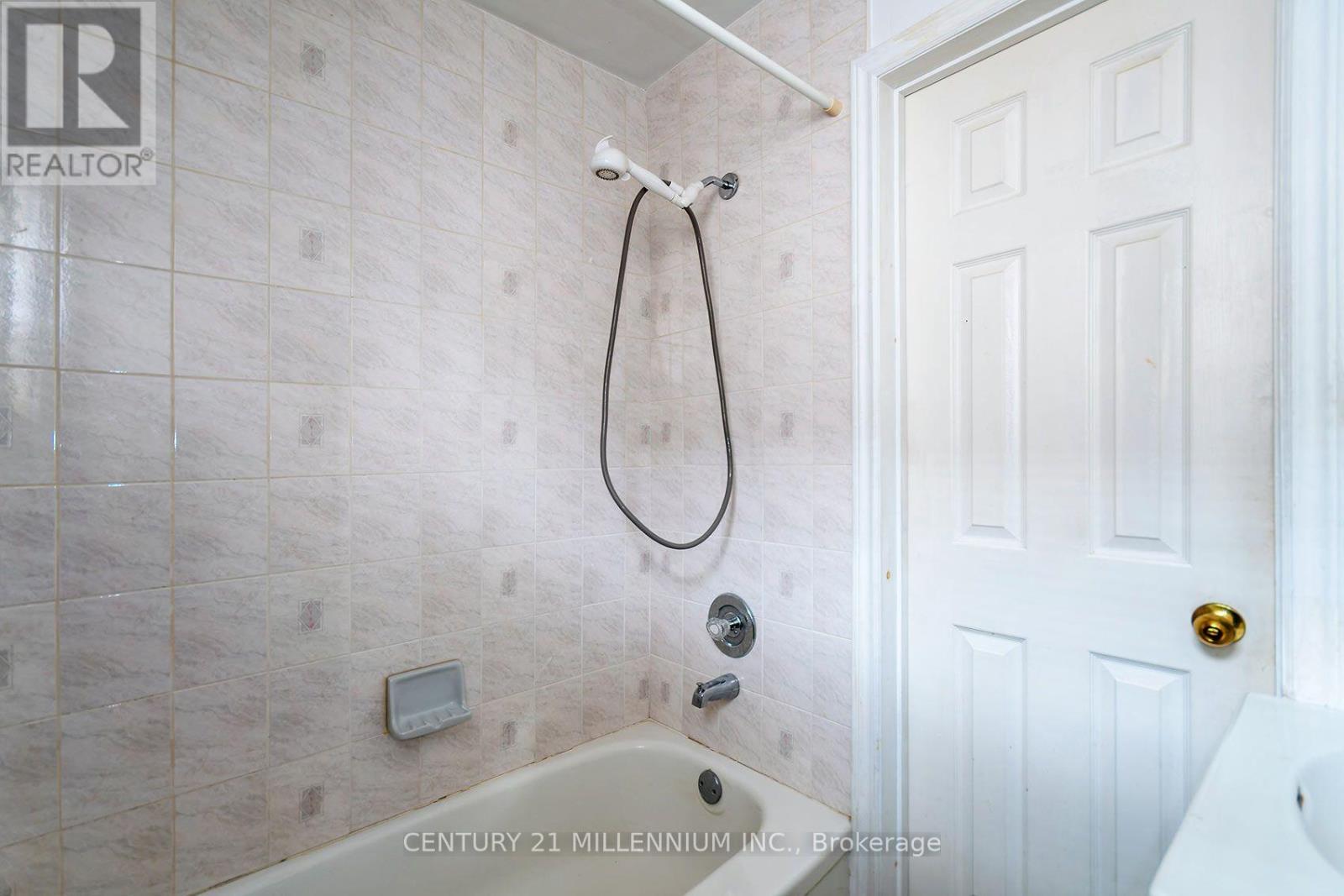 16 Rochdale Avenue, Toronto, Ontario  M6E 1X2 - Photo 20 - W13826378
