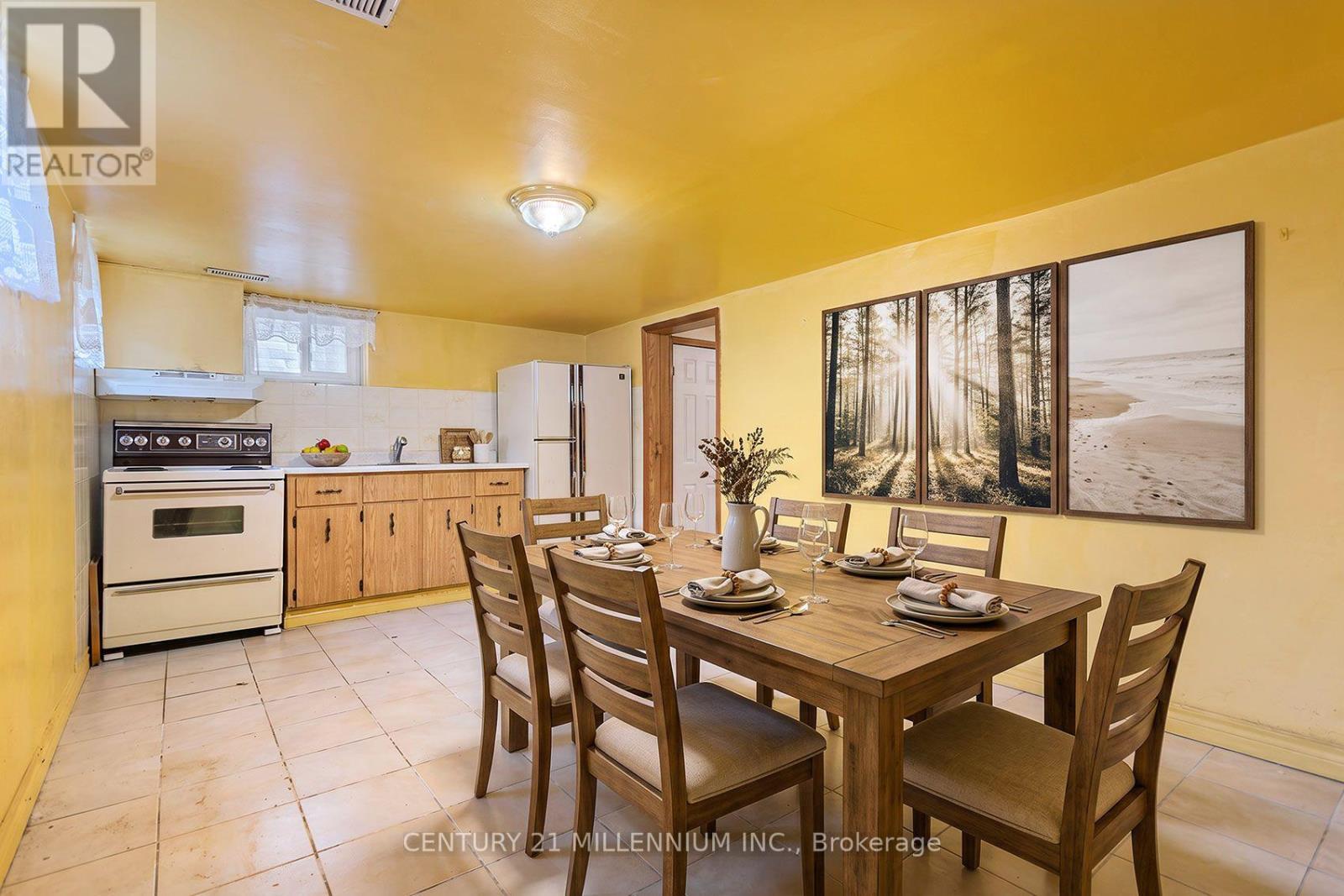 16 Rochdale Avenue, Toronto, Ontario  M6E 1X2 - Photo 27 - W13826378