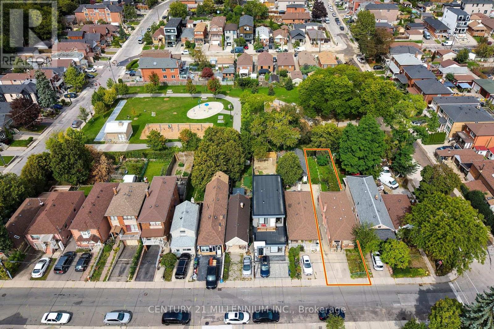 16 Rochdale Avenue, Toronto, Ontario  M6E 1X2 - Photo 3 - W13826378