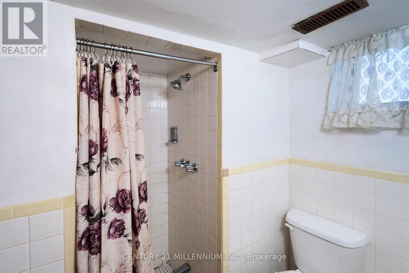 16 Rochdale Avenue, Toronto, Ontario  M6E 1X2 - Photo 31 - W13826378
