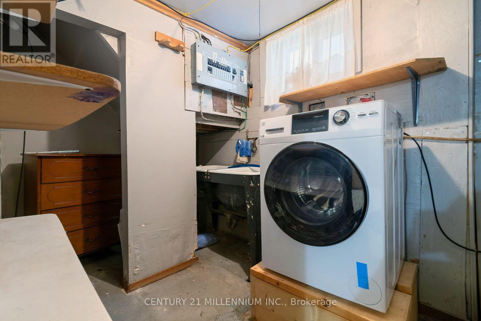 16 Rochdale Avenue, Toronto, Ontario  M6E 1X2 - Photo 32 - W13826378