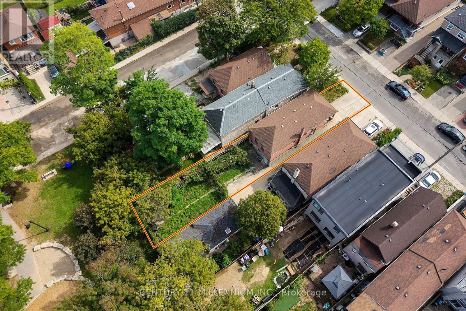 16 Rochdale Avenue, Toronto, Ontario  M6E 1X2 - Photo 36 - W13826378