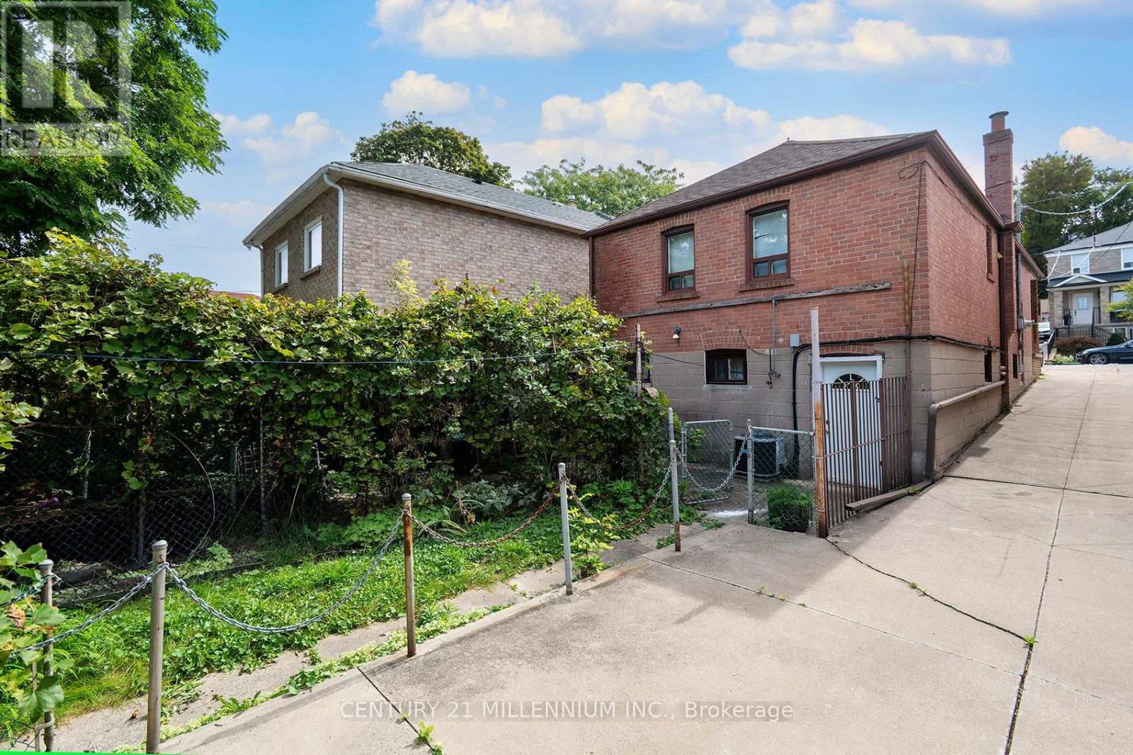 16 Rochdale Avenue, Toronto, Ontario  M6E 1X2 - Photo 37 - W13826378