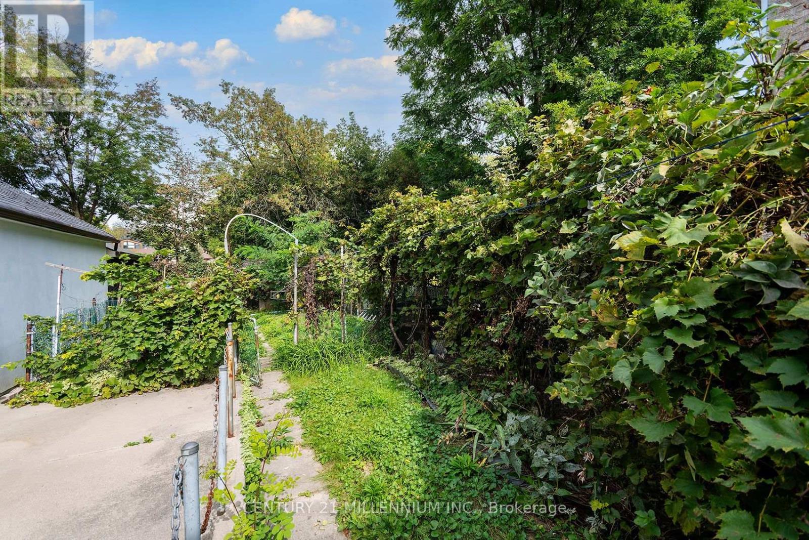 16 Rochdale Avenue, Toronto, Ontario  M6E 1X2 - Photo 38 - W13826378