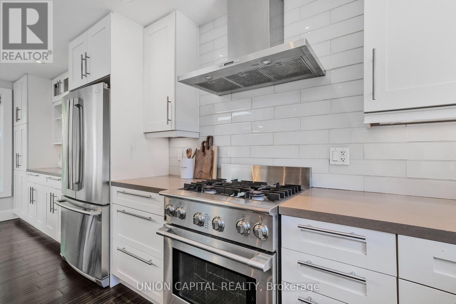 3 Elton Crescent, Toronto, Ontario  M8W 2X9 - Photo 13 - W13826382