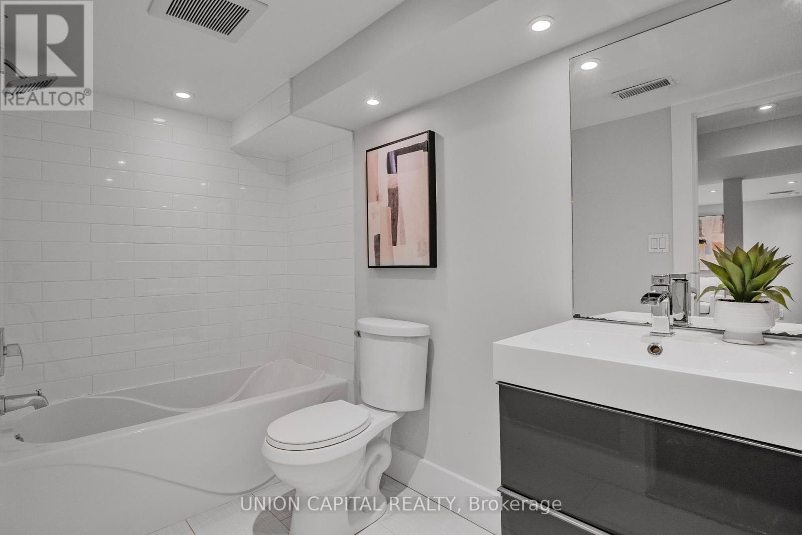 3 Elton Crescent, Toronto, Ontario  M8W 2X9 - Photo 31 - W13826382