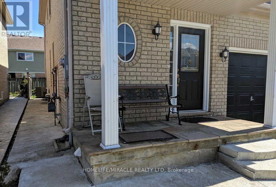 Upper - 22 Pauline Crescent, Brampton, Ontario  L7A 2V4 - Photo 2 - W13826390